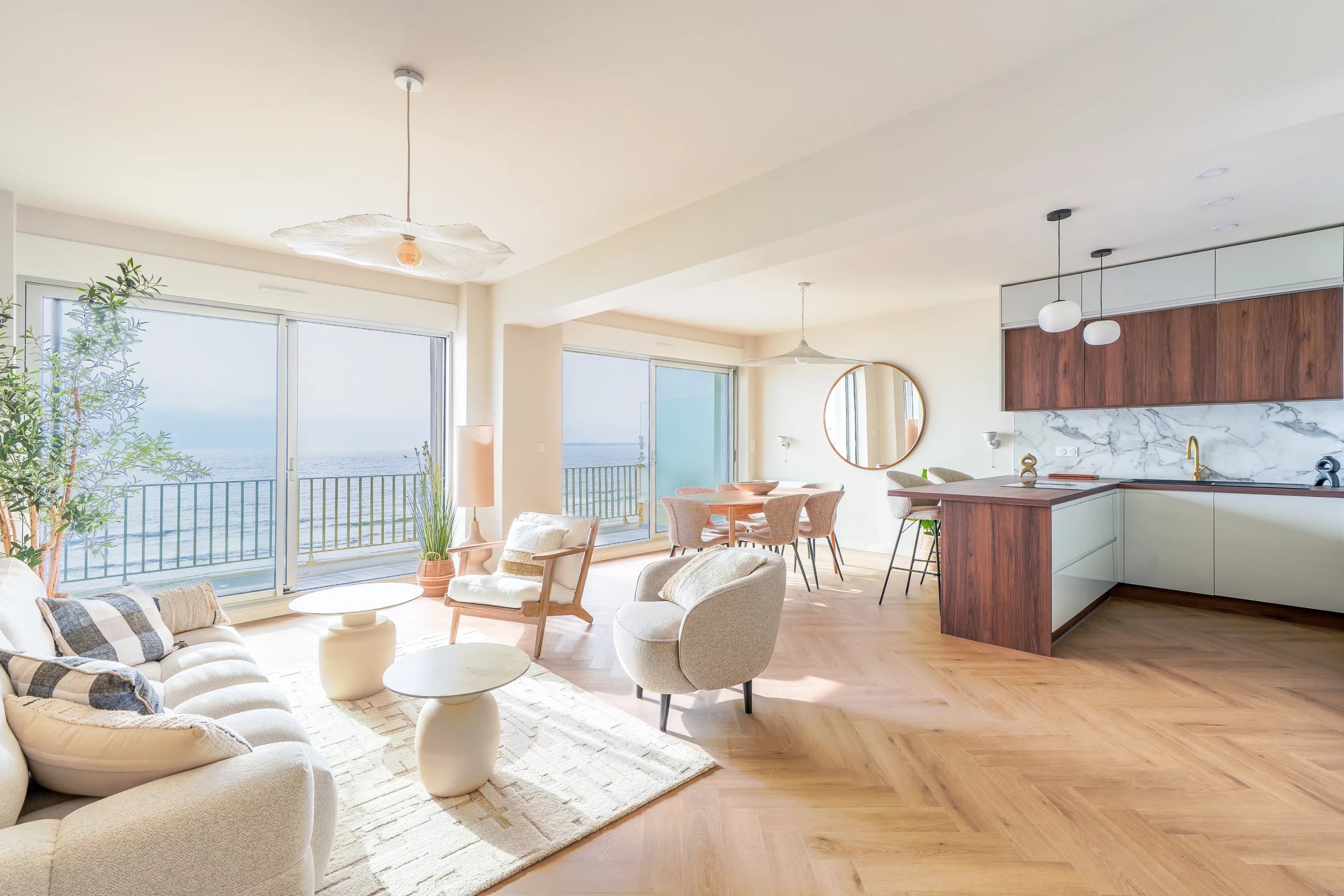 FACE MER/ DERNIER ETAGE/ 3 CHAMBRES/ TERRASSE/ PARKINGS